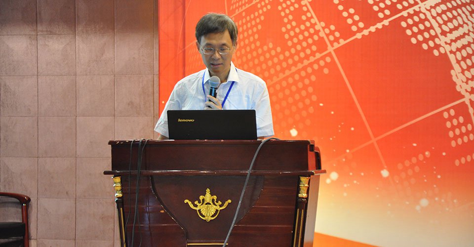 中国电源学会磁技术专委会主任委员陈为为本届年会做工作报告