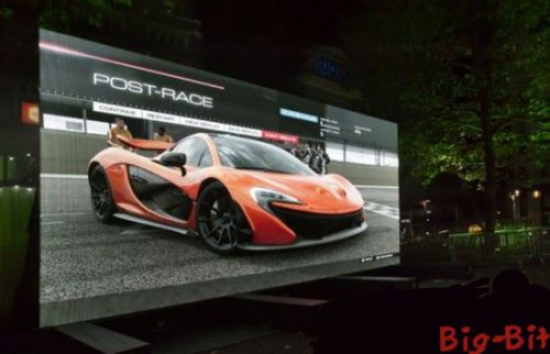 世界最大电视长9米重1吨 可同时看20个频道