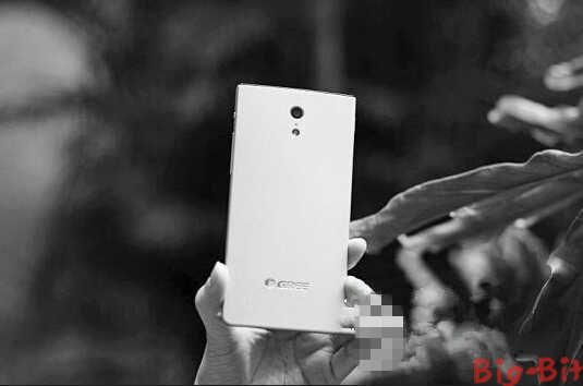 小米投美的格力玩手机 董小姐杠上雷大叔