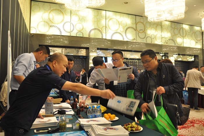 第七届新能源汽车充电桩会议展示区图片9