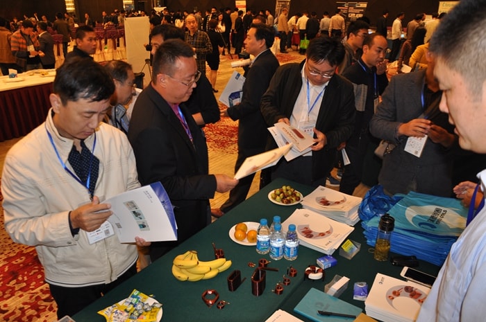 第七届新能源汽车充电桩会议展示区图片2