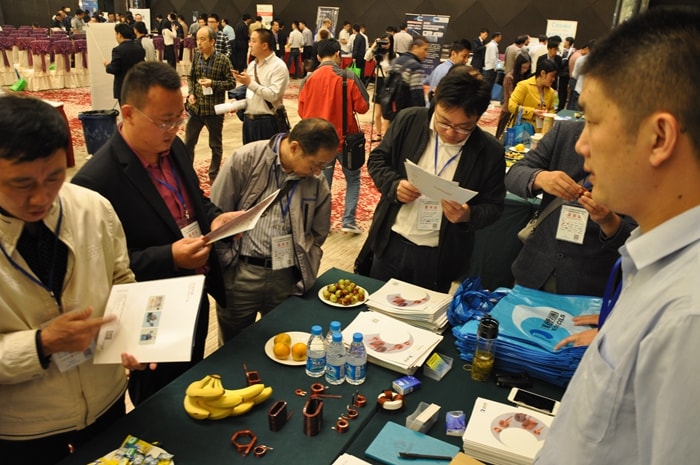 第七届新能源汽车充电桩会议展示区图片3