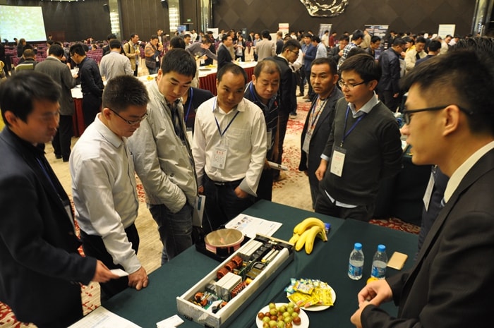 第七届新能源汽车充电桩会议展示区图片5