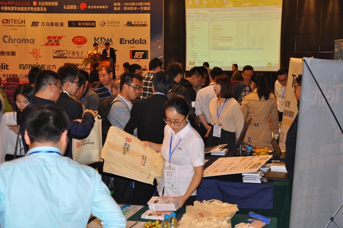 第七届新能源汽车充电桩会议展示区图片6