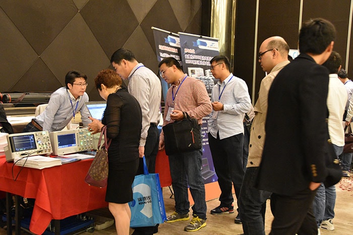 第七届新能源汽车充电桩会议展示区图片10