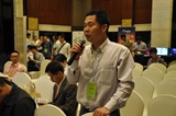 会议现场互动，观众积极提问