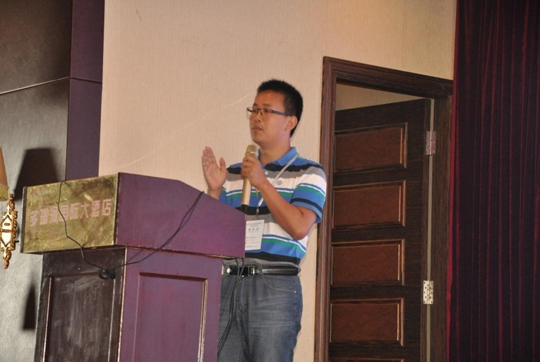 台达能源技术(上海)有限公司卢增艺副理带来的演讲是《全波整流变换器的新型平面磁集成解决方案