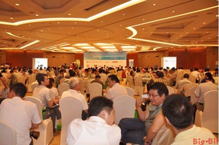 大比特磁性元器件与电源事业部总监李红兵宣布会议正式开幕。