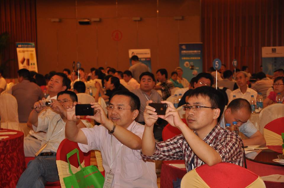 活动精彩吸引企业朋友拍照