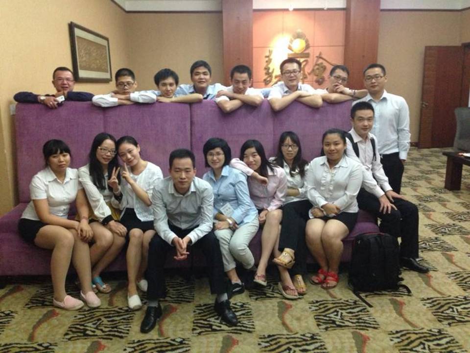 辛苦一天，大比特工作人员合照