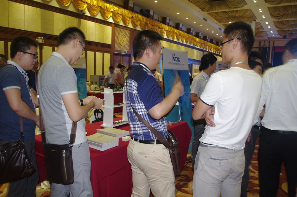 工程师朋友密切交流