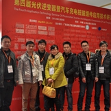 美女帅哥，结个队拍张照