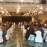 午宴期间，高朋满座